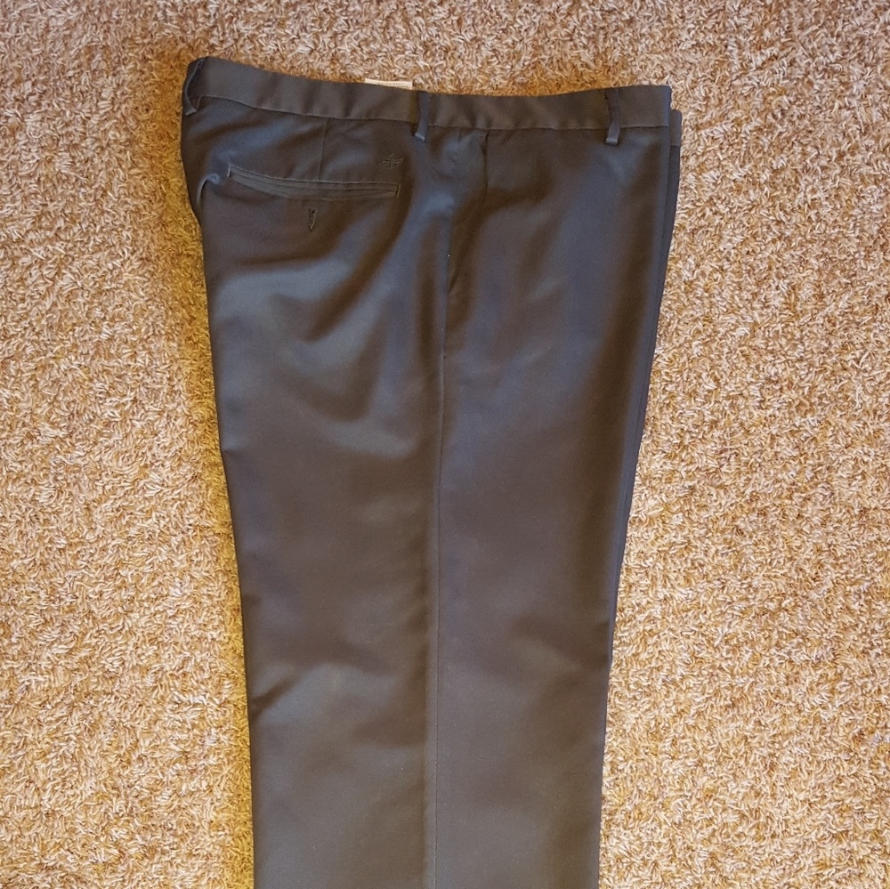 Men's khaki Dockers pants